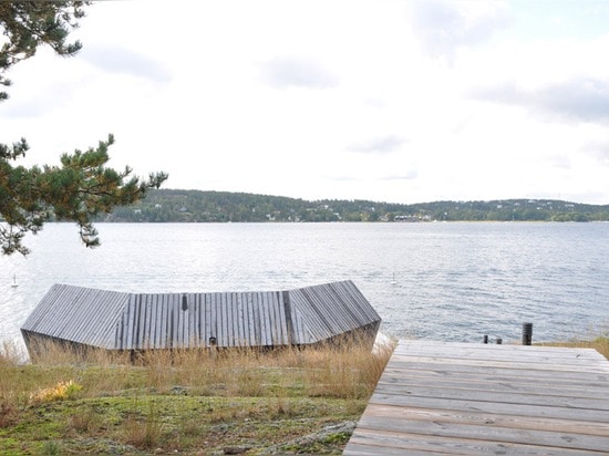 Kiefer-plattierte Sauna durch Murman Arkitekter sitzt auf dem Stockholm-Archipel