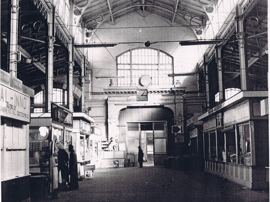 Kft Zoltàn Kun Kunyho Epitèsziroda Klauzal-Markt Budapest, Ungarn