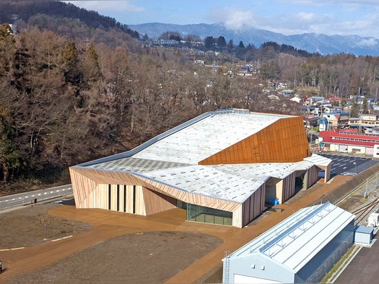 kengo kuma schließt eckigen iiyama Veranstaltungsraum in Mittel-Japan ab