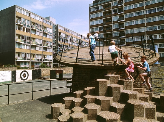 bauen Sie holt seinen Brutalistspielplatz zum vitra Entwurfsmuseum zusammen