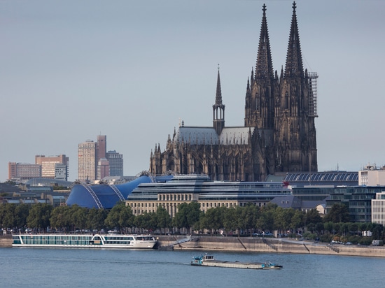 kadawittfeldarchitektur stellt seine Umwandlung des ehemaligen Bahnhauptsitzes des Colognes vor