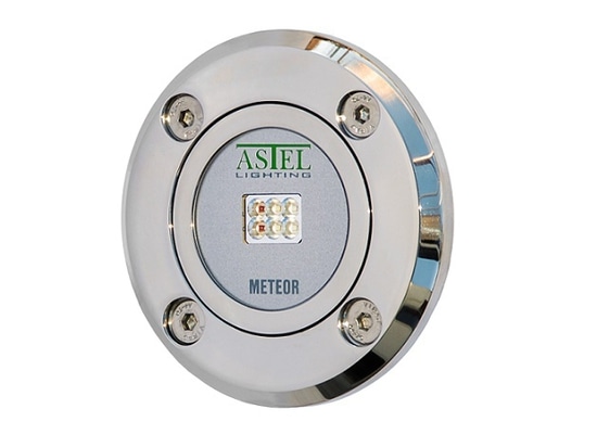 Die METEOR Pool LED leuchtet bei Astel Lighting