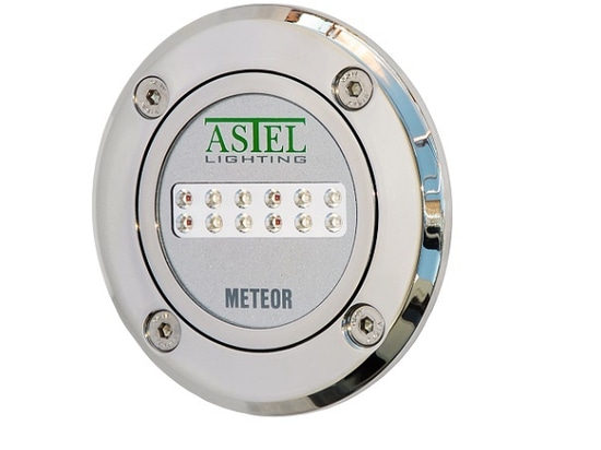 Die METEOR Pool LED leuchtet bei Astel Lighting