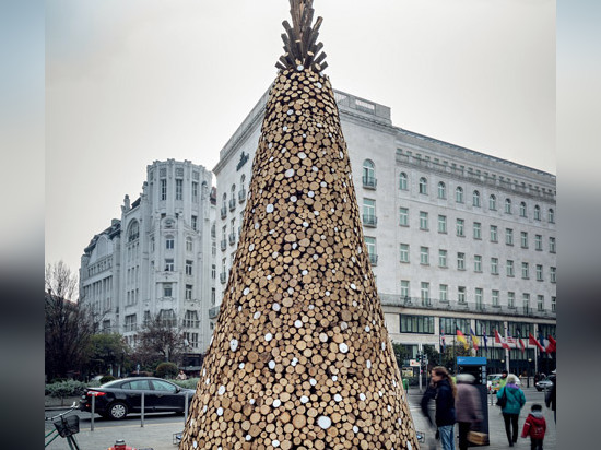 Hallo errichtet Holz Budapest-Weihnachtsbaum von 5000 Stücken Brennholz