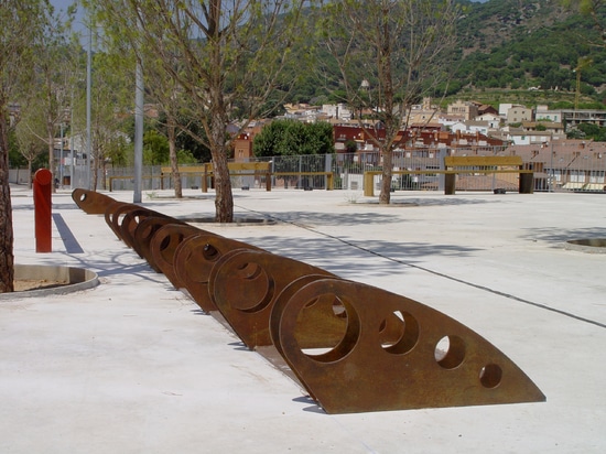 Entwurfsfahrradparken in Corten-Stahl.