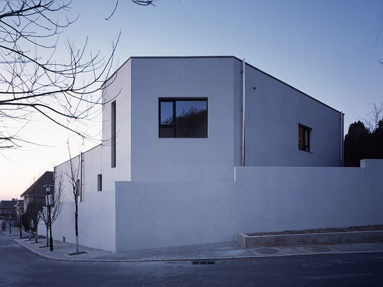 über das Haus der Architektur überwindt W in Peking Wetterbedingungen unter Verwendung des passiven Entwurfs