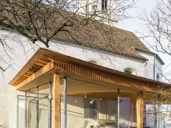 Gian-salis fügt leicht-gefülltes Foyer historischer Kirche in der Schweiz hinzu