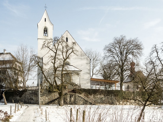 Gian-salis fügt leicht-gefülltes Foyer historischer Kirche in der Schweiz hinzu