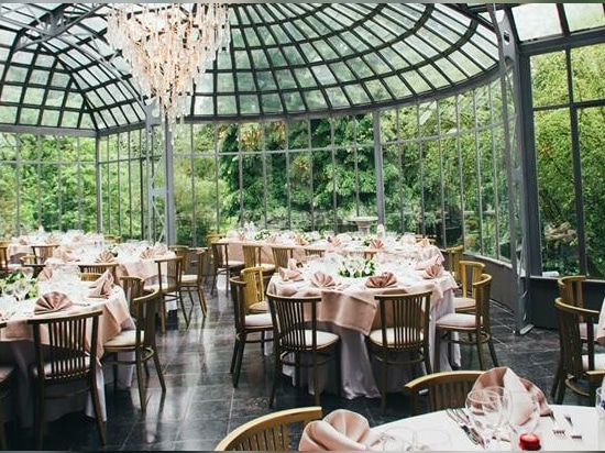 Eleganz und majestätische Ansichten in Chateau de Ruisbroek, Belgien