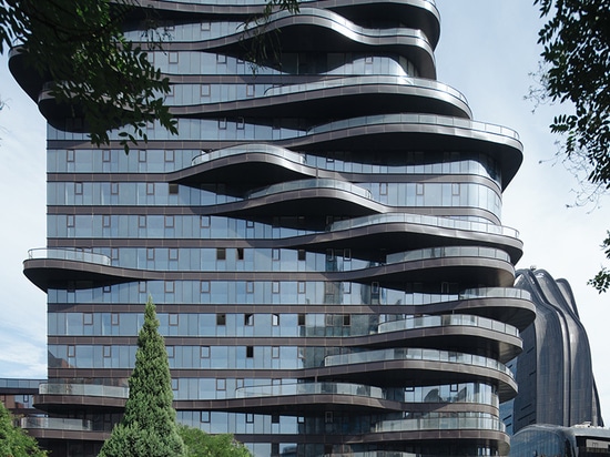 Das Chaoyang-Parkpiazza der WÜTENDEN Architekten nähert sich Fertigstellung in Peking