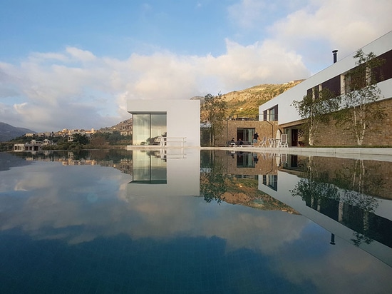 AccentDG entwirft ein horizontales Familienlandhaus in den chouf Bergen vom Libanon