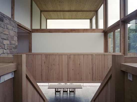 Ard de Vries architecten vorstellt Landschaft in sonnenbeschienes Haus in den Niederlanden