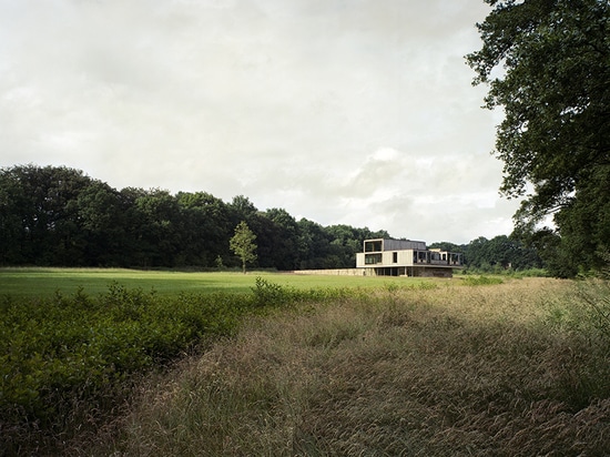 Ard de Vries architecten vorstellt Landschaft in sonnenbeschienes Haus in den Niederlanden