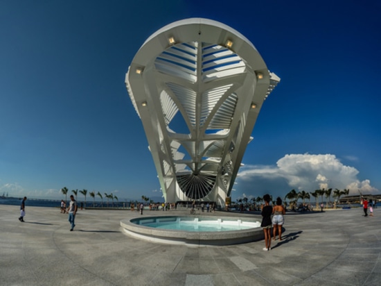 Rios sich hin- und herbewegendes Museum durch Santiago Calatrava. Höflichkeit des Architekten.