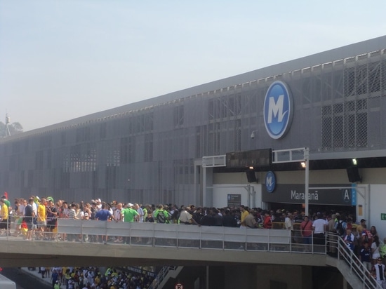 Streckmetall und Metall greift Maracanã-Station ineinander