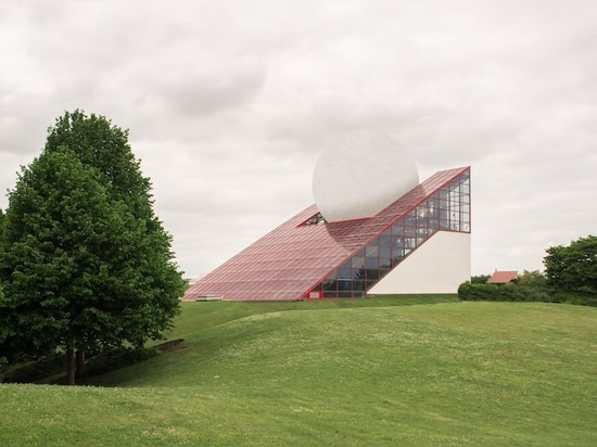 aumond aurélien futuristische Architektur der Fragen von 90s, das französisches Park futuroscope gefangennimmt