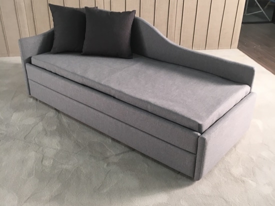 Einzelbett oder bequemes Sofa für das Wohnzimmer