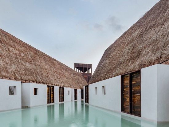 Estudio Macías Peredo stilisiert Mayaarchitektur für Boutiquehotel Punta Caliza