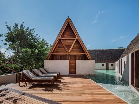 Estudio Macías Peredo stilisiert Mayaarchitektur für Boutiquehotel Punta Caliza