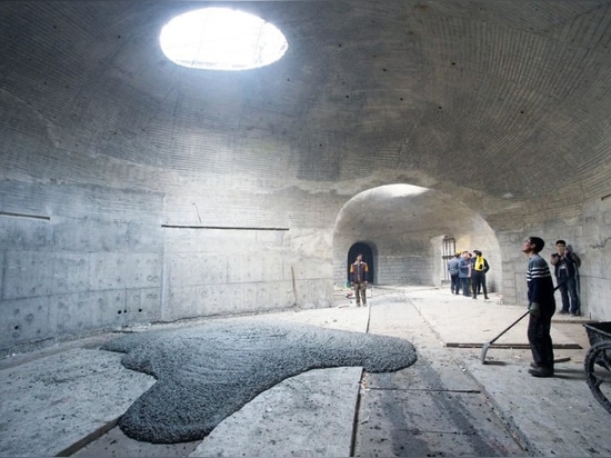 Im Porzellan errichtet OFFENE Architektur ein Kunstmuseum innerhalb einer Sanddüne