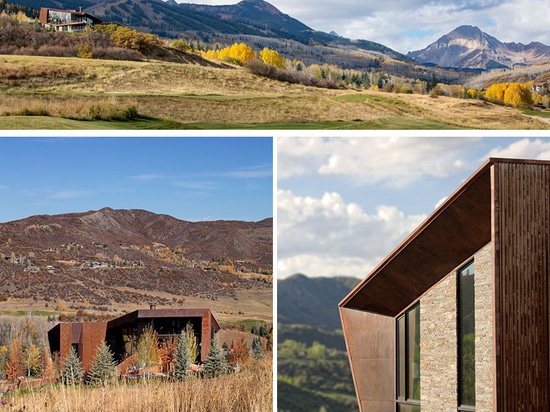 Dieses neue Haus, das plattiert ist, wenn es Stahl verwittert, sitzt auf einem Abhang in Colorado