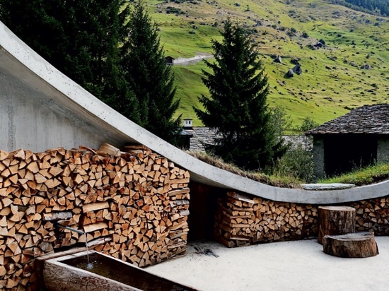 Such- und Christian Müllersist begrabenes Abhang Loch-Haus ein Ferienhaus mit Höhe