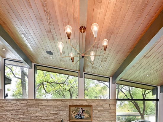 Dieses Mitte- des Jahrhundertsmoderne Haus in Austin, zeitgenössische Aktualisierung Texas Receiveds A