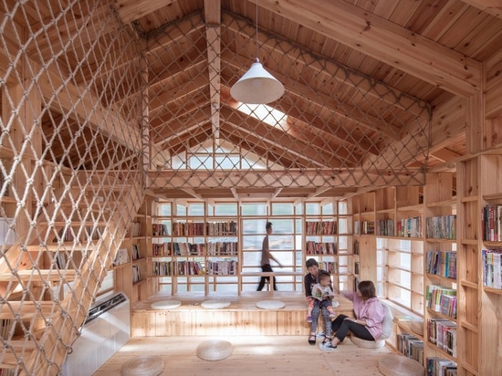 Bibliothek in Liangjiashan wird auf Stelzen erhöht, um ein umfaßtes Quadrat zu schaffen