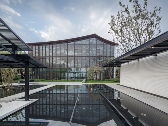 lacime Architekten reflektiert die Suzhou-Freizeitmitte in den Wasserbecken im Porzellan