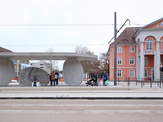 J Mayer H schafft internationalen Tramhalt vom Stapel konkreten Disketten