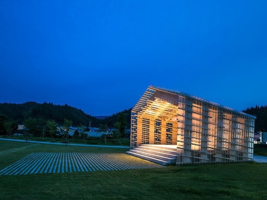 kengo kuma integriert natürliche heiße Quellen in die oyu Straßenstation von kazuno Stadt