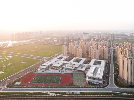 Atelier Z + und über D Studio regen Kinder an, in Suzhou-Grundschule gesellig zu sein