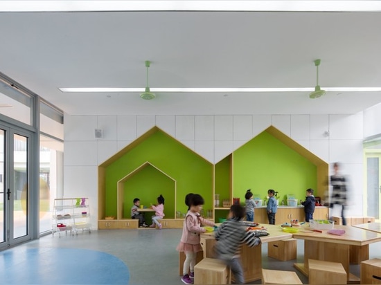 Kindergartenkomplex in Shanghai durch Büromasse wird wie das Unendlichkeitssymbol geformt