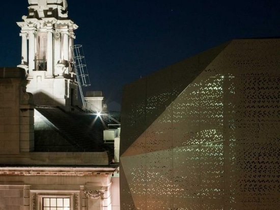 DROO + NAME veil london's historisches Rathaus in parametrischer Aluminiumhaut