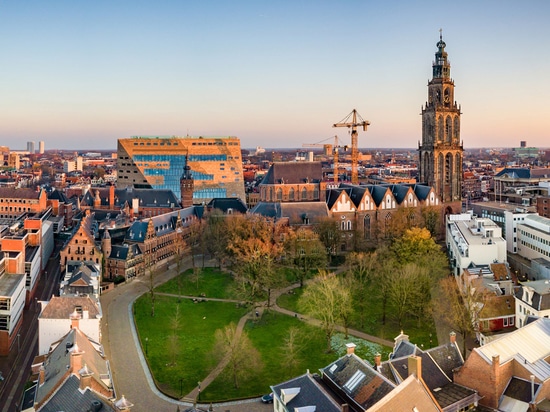 NL Architekten vervollständigt Forum mit facettenreichen Fassaden in Groningen