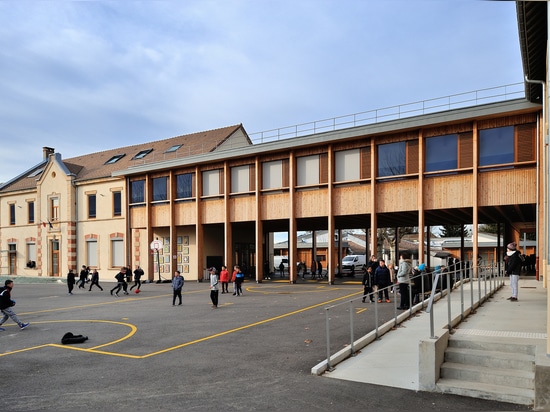 Grundschule in Le Grand Lemps Frankreich / Brenas Doucerain Architectes