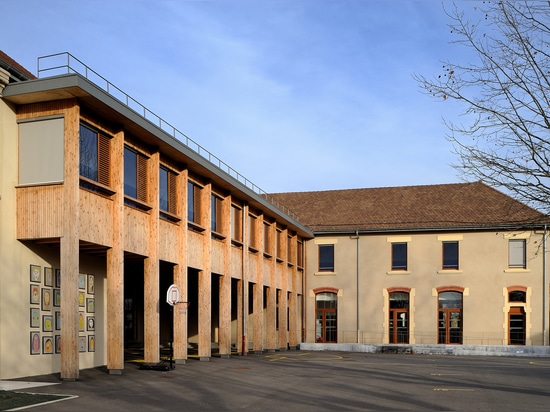 Grundschule in Le Grand Lemps Frankreich / Brenas Doucerain Architectes