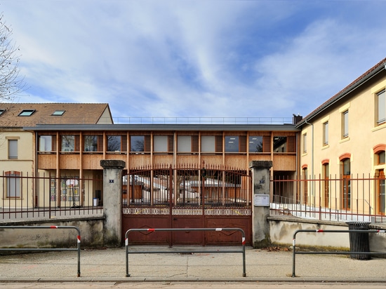 Grundschule in Le Grand Lemps Frankreich / Brenas Doucerain Architectes