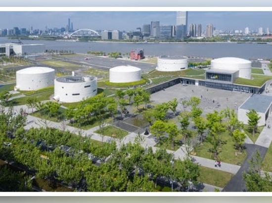 Nähere Betrachtung: OPEN Architecture's Tank Shanghai, fünf Treibstofftanks, die zu einem Zentrum für zeitgenössische Kunst und einem Park umgebaut wurden