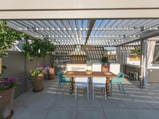 Verträumte Dachterrasse mit bioklimatischer Pergola Cospilouvre