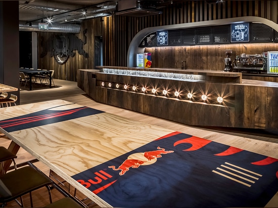 Dennebos Flooring breiter Eichenfußboden für die Hauptverwaltung von Red Bull.