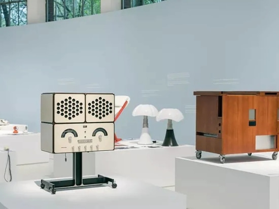 radiofonografo rr226 fo-st white ausgestellt auf der Triennale Milano