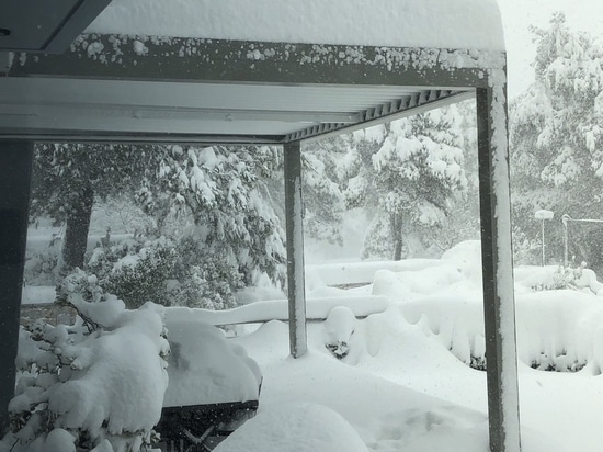 Hohe Widerstandsfähigkeit der biokliamtischen Pergola CospiBio bei extremen Wetterbedingungen