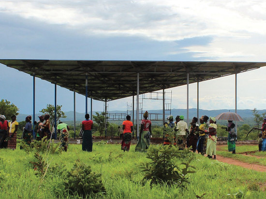 Susan Rodriguez (Ennead Architekten), Frank Lupo, Randy Antonia Lott, Chipakata Kinder? s-Akademie, Chipakata Dorf, Sambia