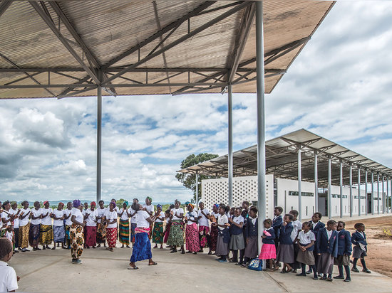 Susan Rodriguez (Ennead Architekten), Frank Lupo, Randy Antonia Lott, Chipakata Kinder? s-Akademie, Chipakata Dorf, Sambia