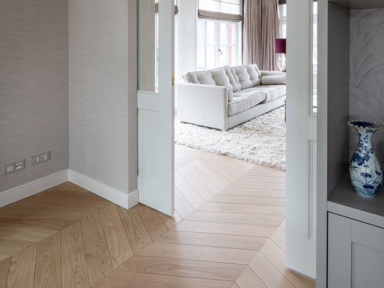 Dennebos Flooring Chevron in erstklassiger Eiche, vorlackiert