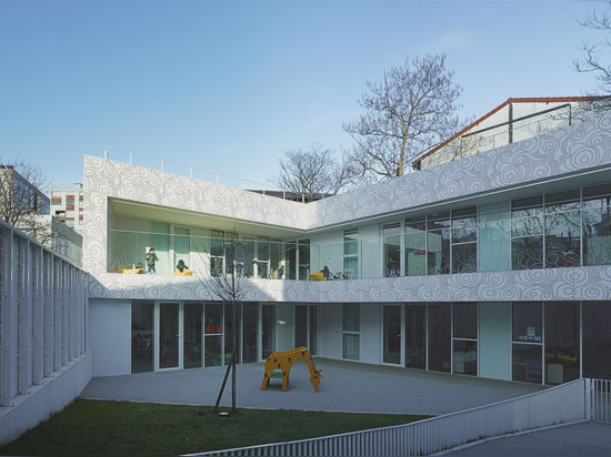 Avenier Cornejo Architectes, Crèche DES Orteaux, Fréquel Fontarabie Bezirk, Paris. Foto © Julien Lanoo