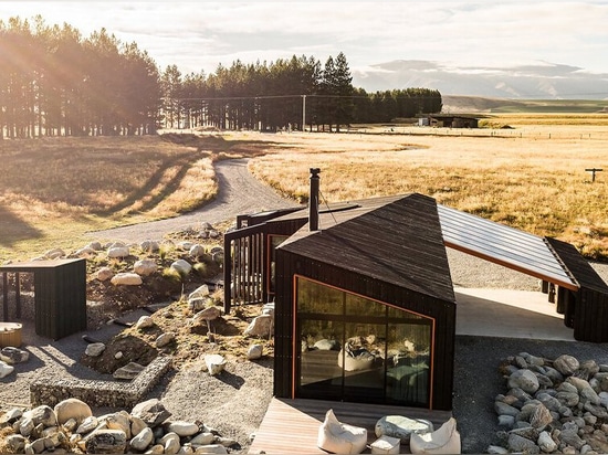 Die Lerchenhütte liegt inmitten des Tussock-Graslands auf der Südinsel Neuseelands