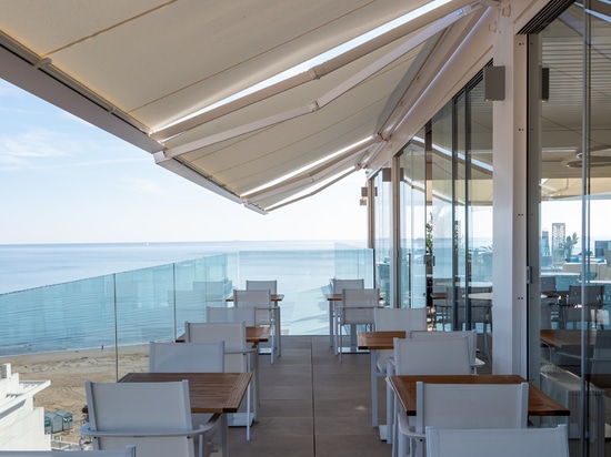 KE redefiniert das Rooftop des The One Caorle Hotels