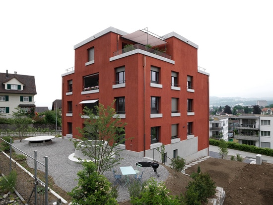 Landschaftsgestaltung mit konkreter Bank/Atrium vom Keller